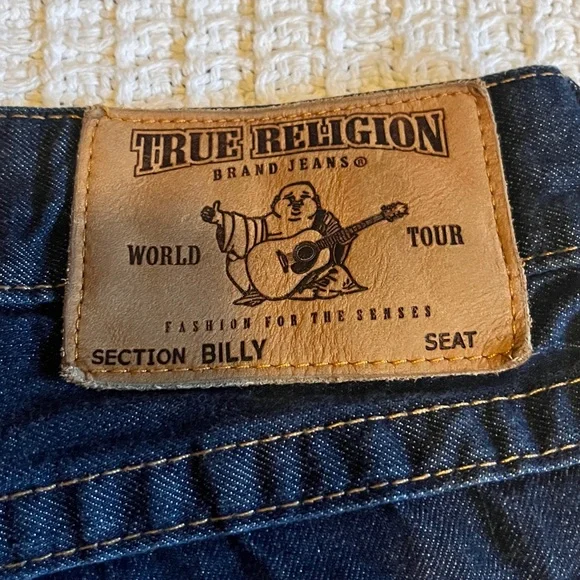 True religion billy bootcut in a 33. Perfect for petite shorter gals out there! - Picture 6 of 11